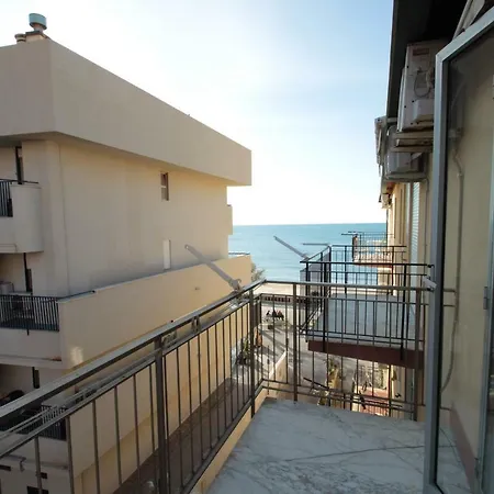 Poseidon 2 - Lungomare Apartment